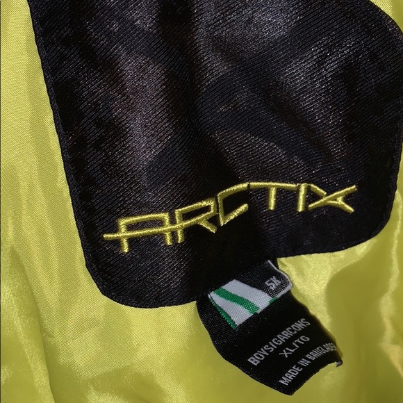 Coats - Picture 7 of 11